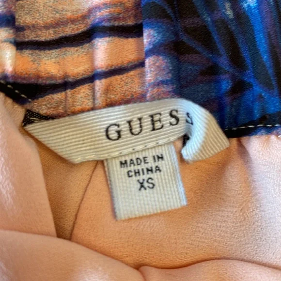 NWOT Guess, wide leg pants, like new condition, measurements and photos below. - Picture 3 of 10